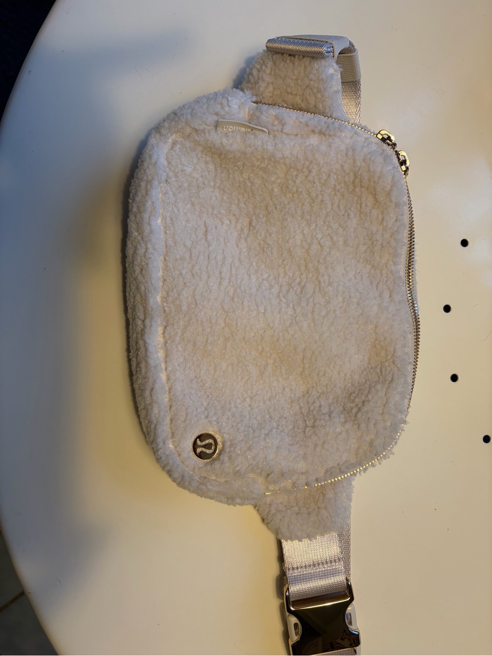 lululemon athletica Sherpa 2L Crossbody Belt Bag in Cream